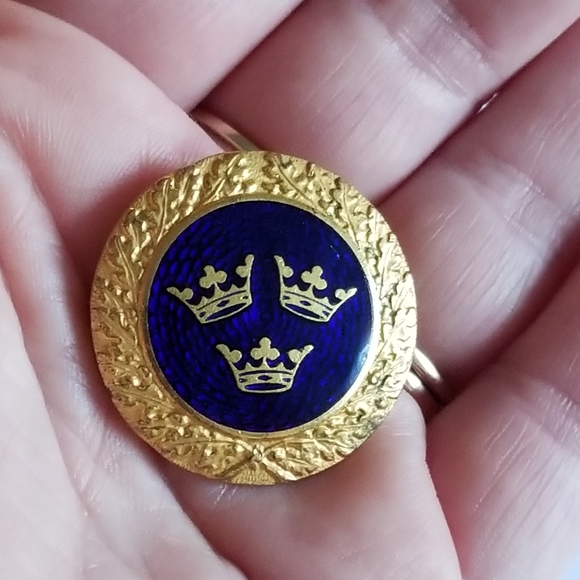 Vintage brooch Sporrong Sweden blue enamel gold tone three crown pin - Picture 11 of 16